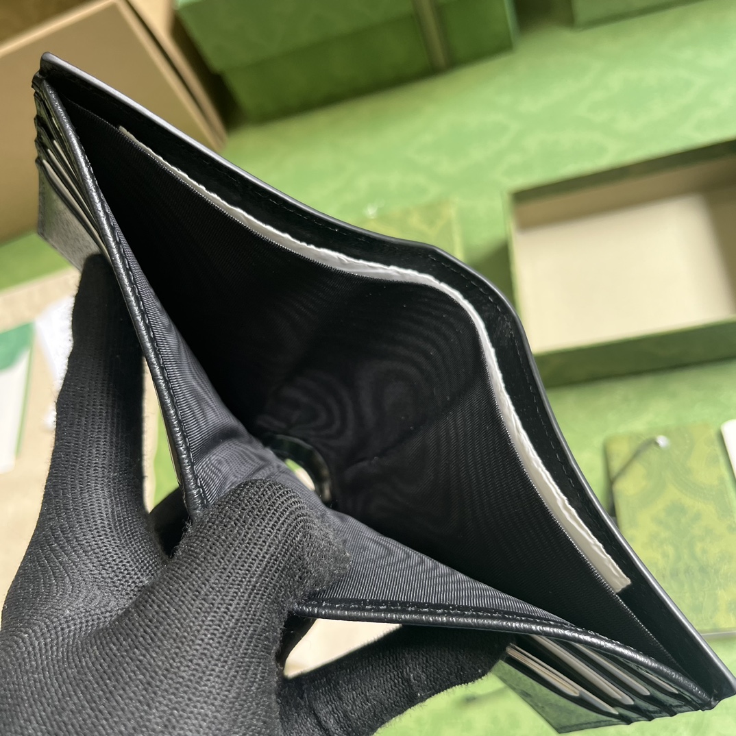 WALLET WITH CUT-OUT INTERLOCKING G