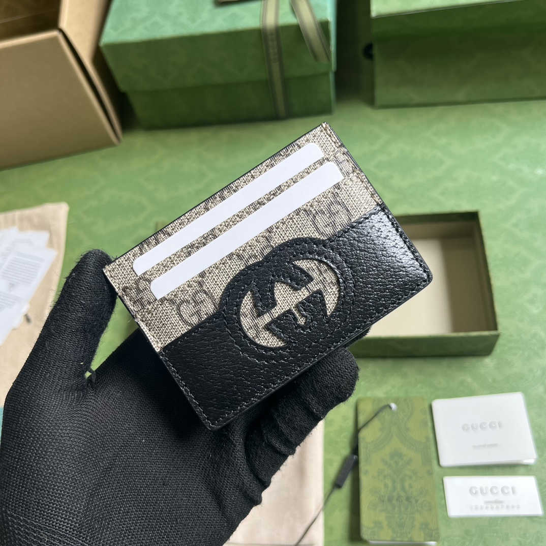 G*u*i card holder