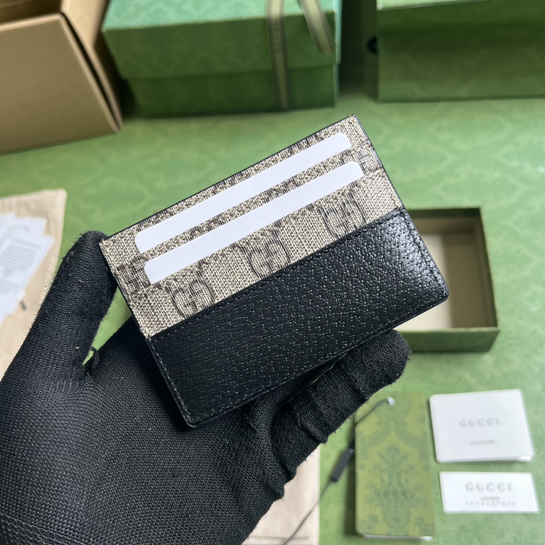 G*u*i card holder