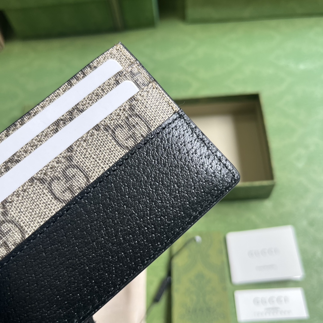G*u*i card holder