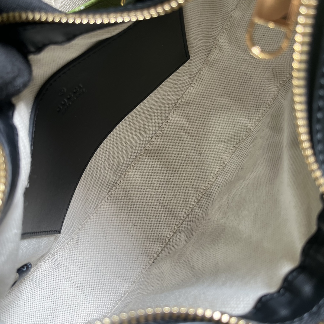 G*u*i gg matelassÉ small shoulder bag