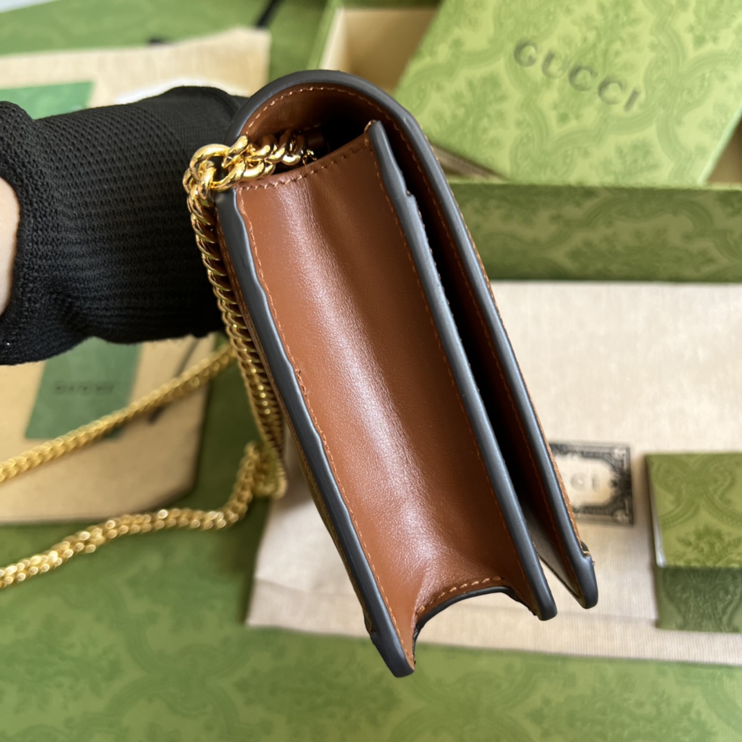 G*u*i gg matelassÉ chain wallet