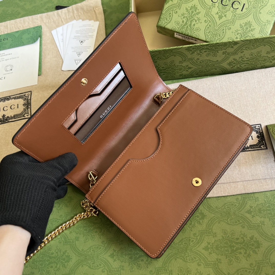 G*u*i gg matelassÉ chain wallet