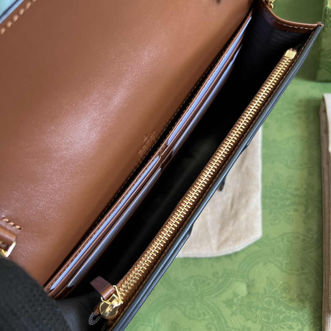 G*u*i gg matelassÉ chain wallet