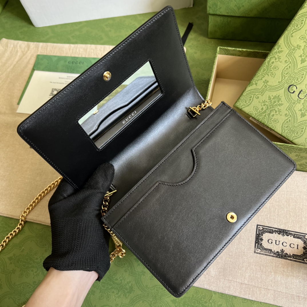 G*u*i gg matelassÉ chain wallet