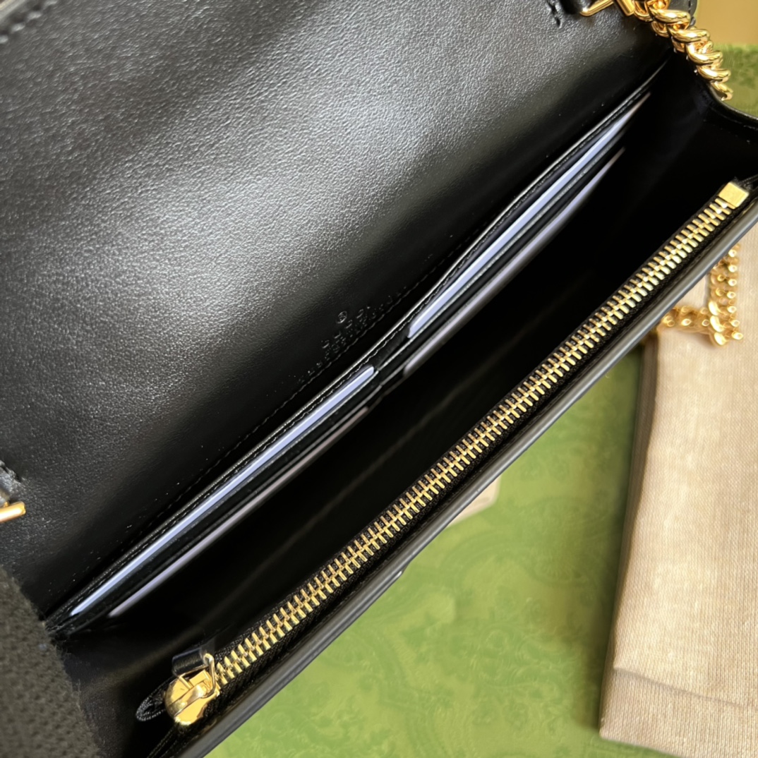 G*u*i gg matelassÉ chain wallet