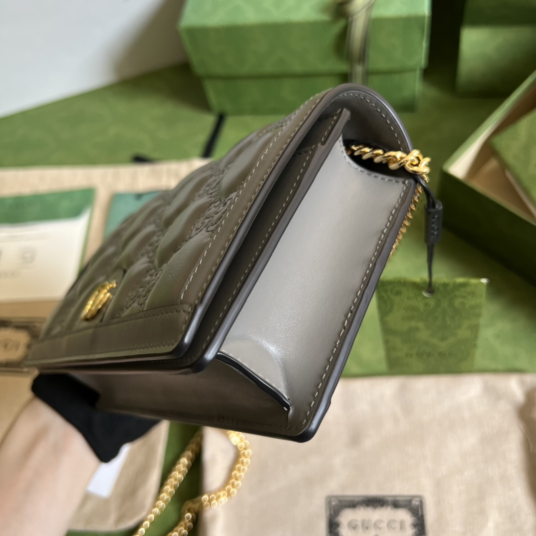 G*u*i gg matelassÉ chain wallet