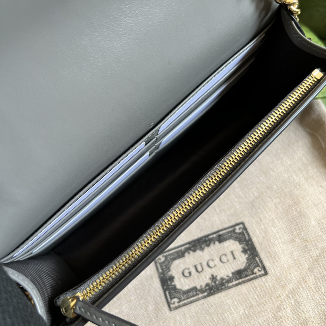 G*u*i gg matelassÉ chain wallet