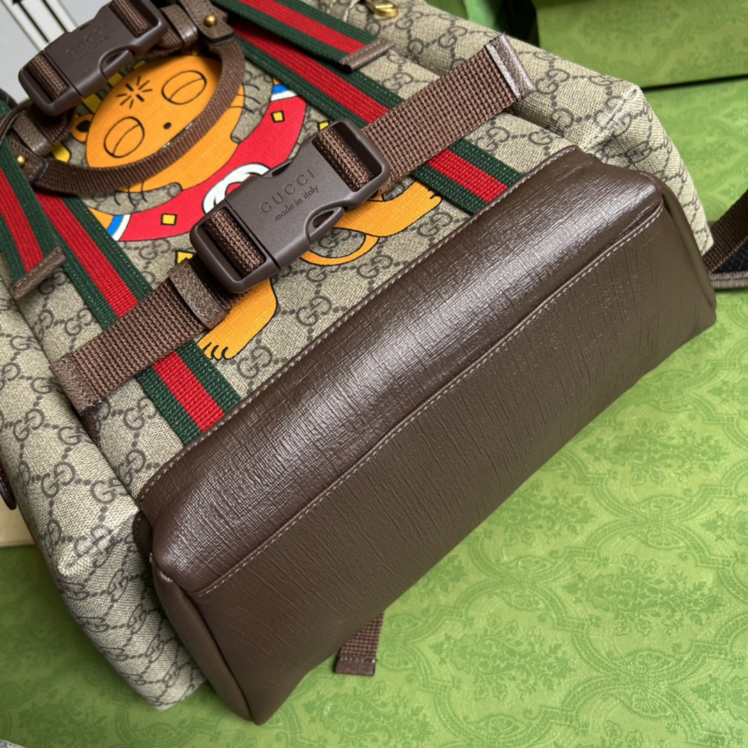 G*u*i gg skateboard backpack with web