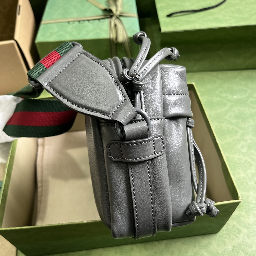 G*u*i shoulder bag with tonal double g