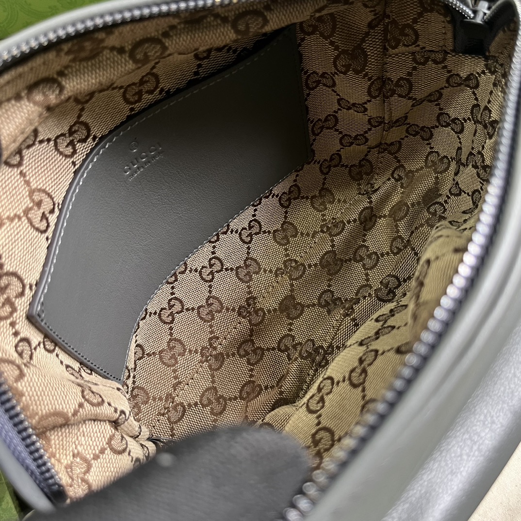 G*u*i shoulder bag with tonal double g
