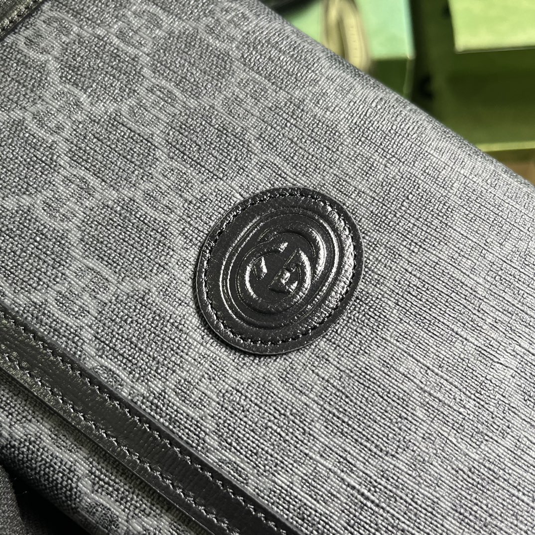 G*u*i gg top handle wallet