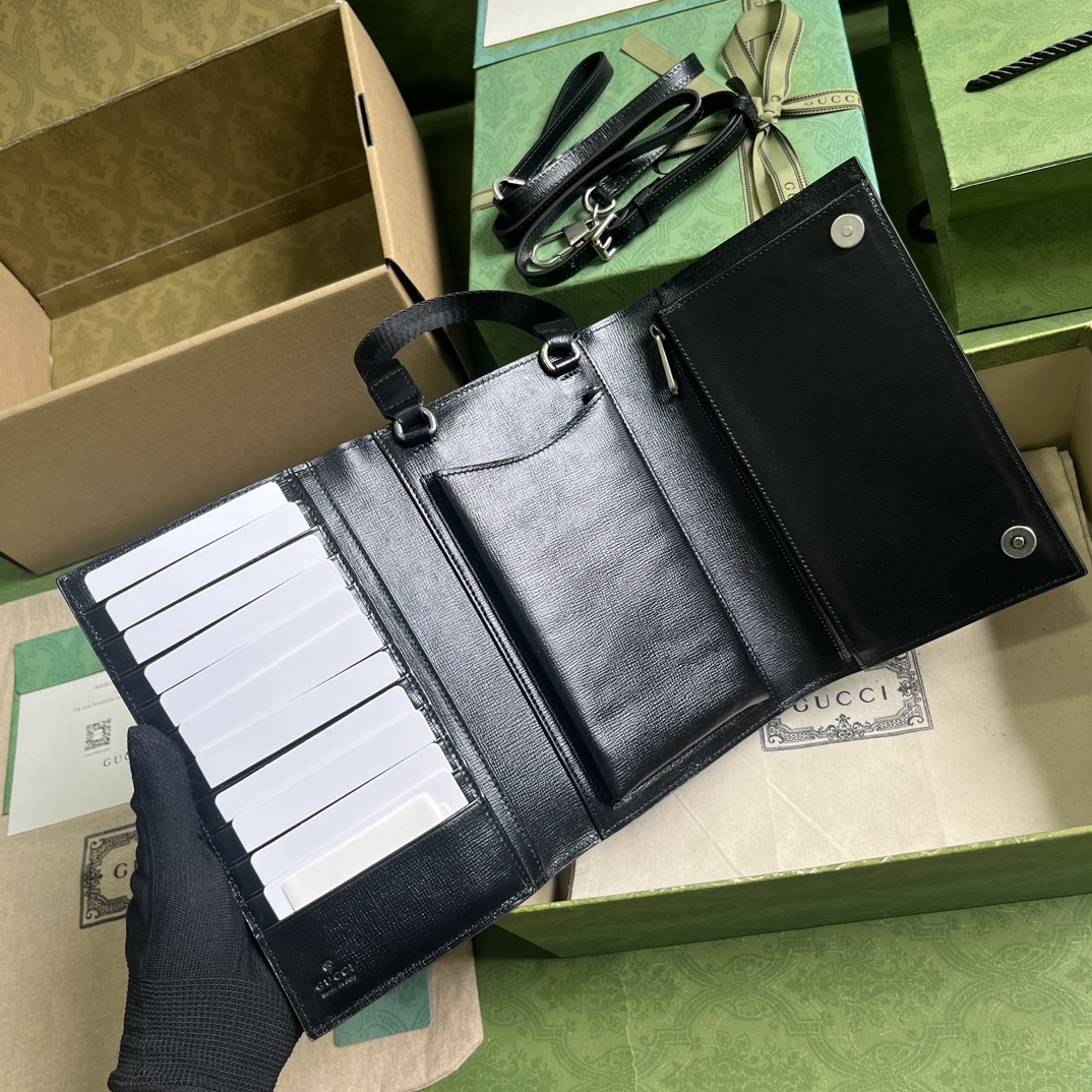 G*u*i gg top handle wallet