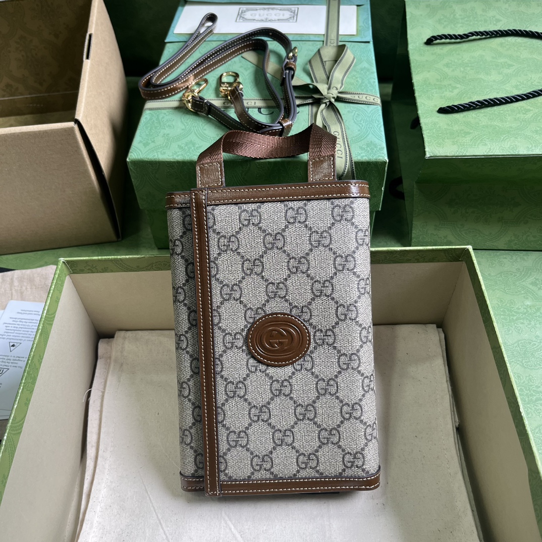 G*u*i gg top handle wallet
