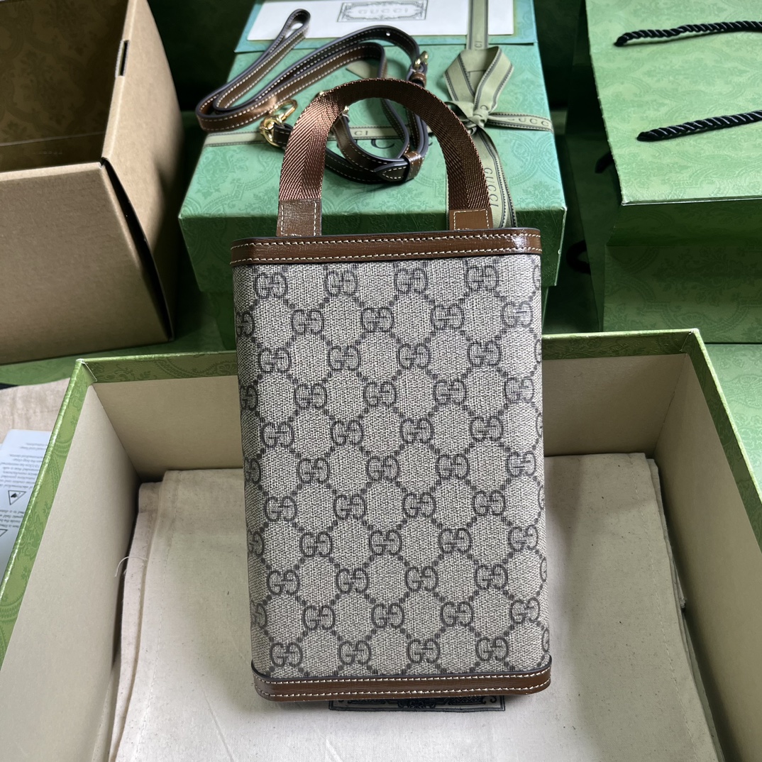 G*u*i gg top handle wallet