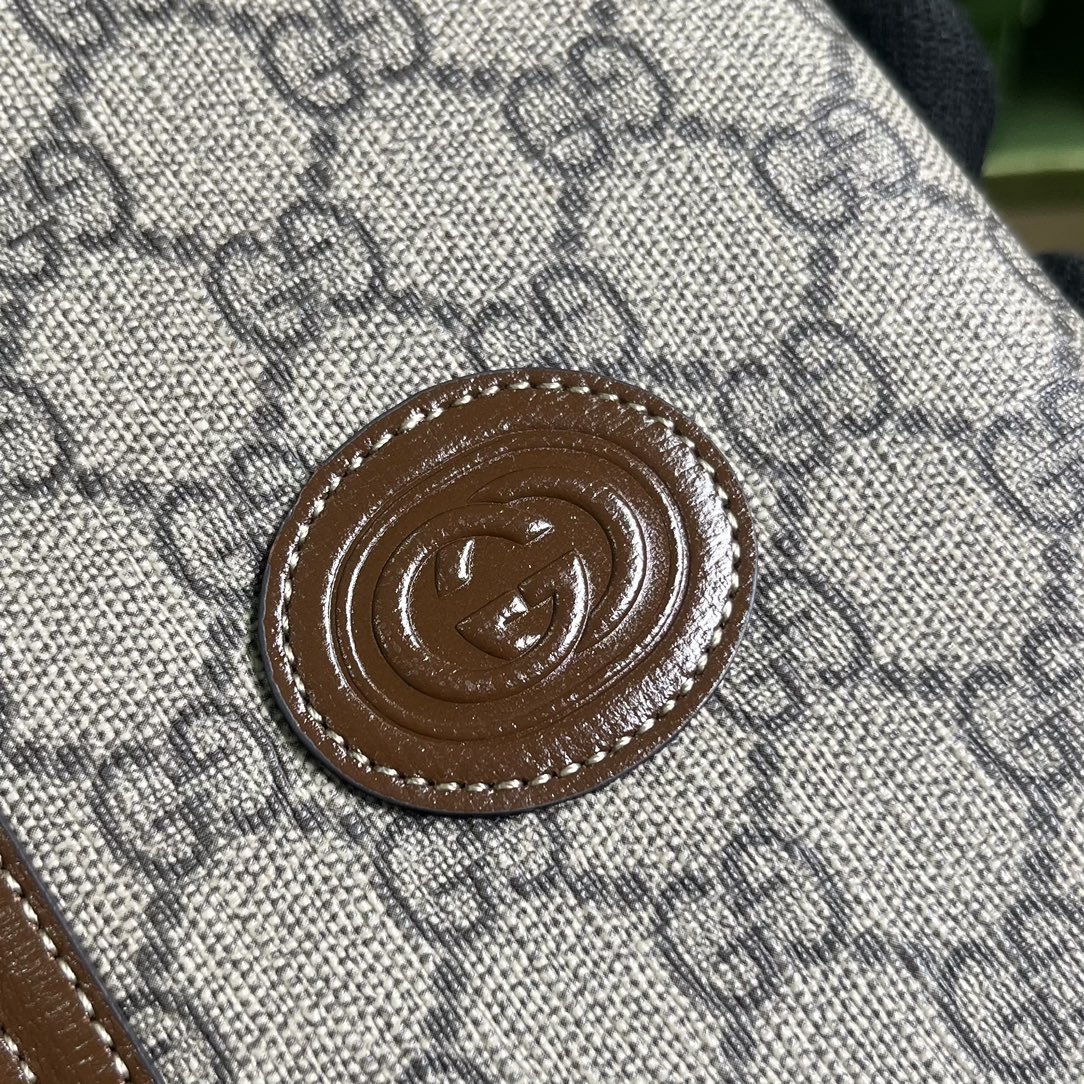 G*u*i gg top handle wallet