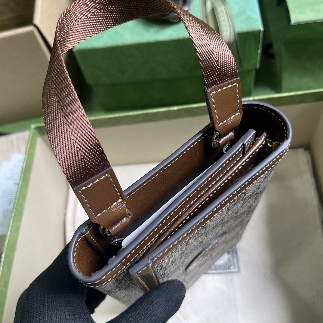 G*u*i gg top handle wallet