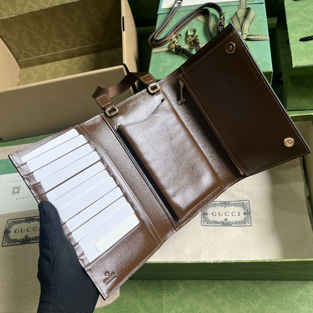 G*u*i gg top handle wallet
