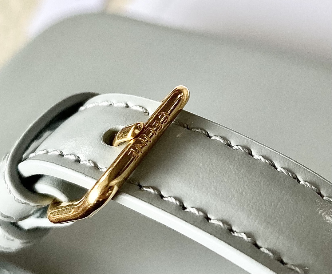 Ce**e triomphe shoulder bag