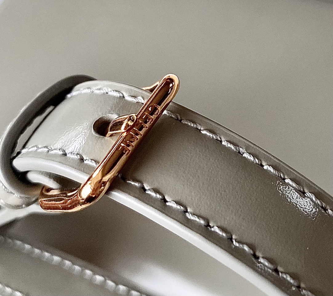 Ce**e triomphe shoulder bag