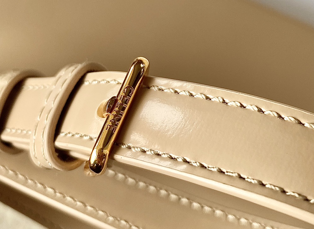 Ce**e triomphe shoulder bag