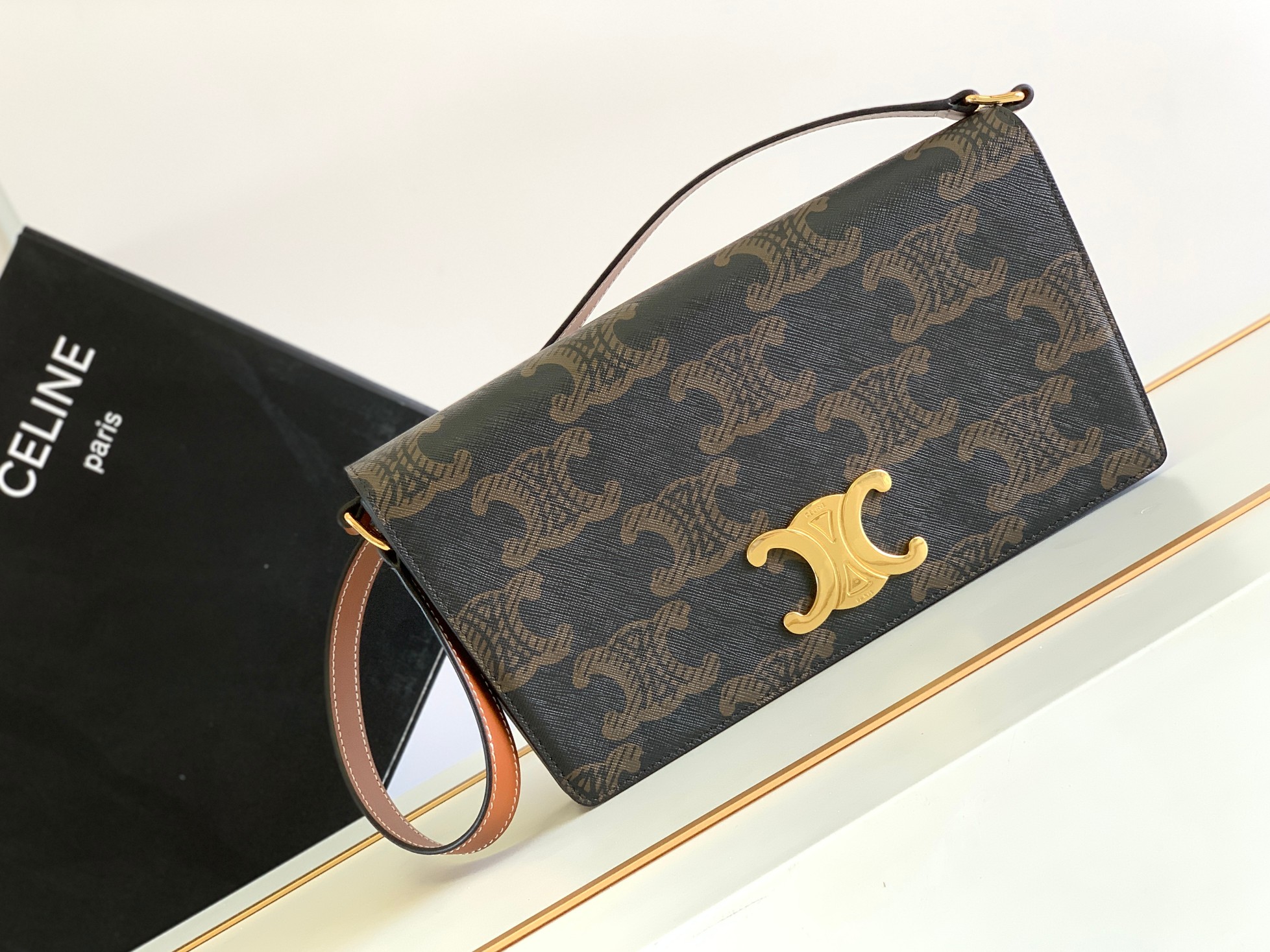 Ce**e trapeze triomphe bag