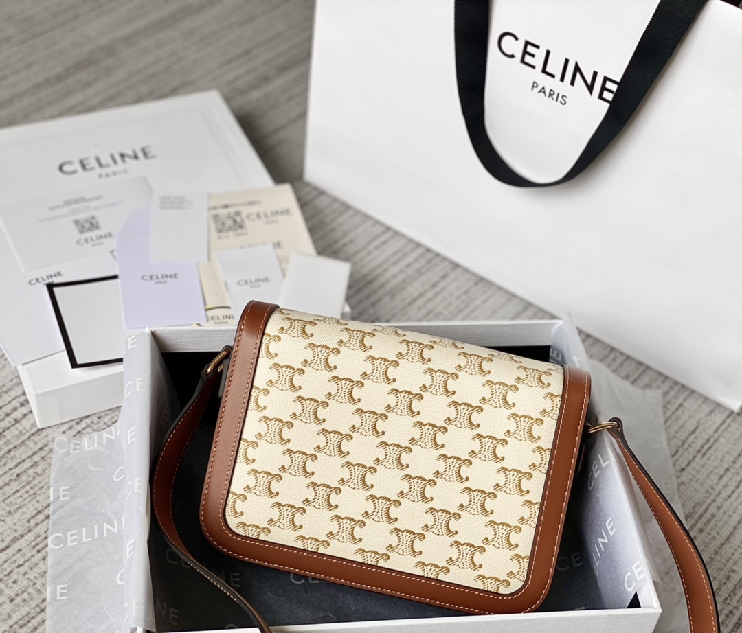 Ce**e classique triomphe bag
