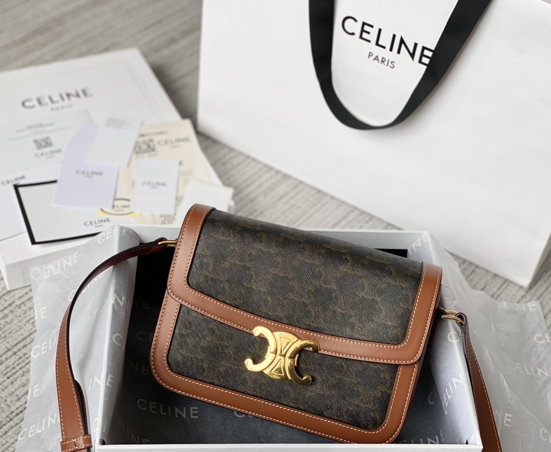 Ce**e classique triomphe bag