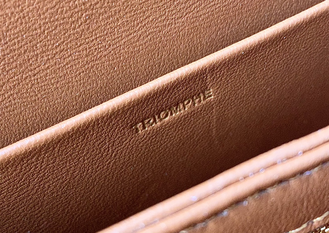 Ce**e classique triomphe bag