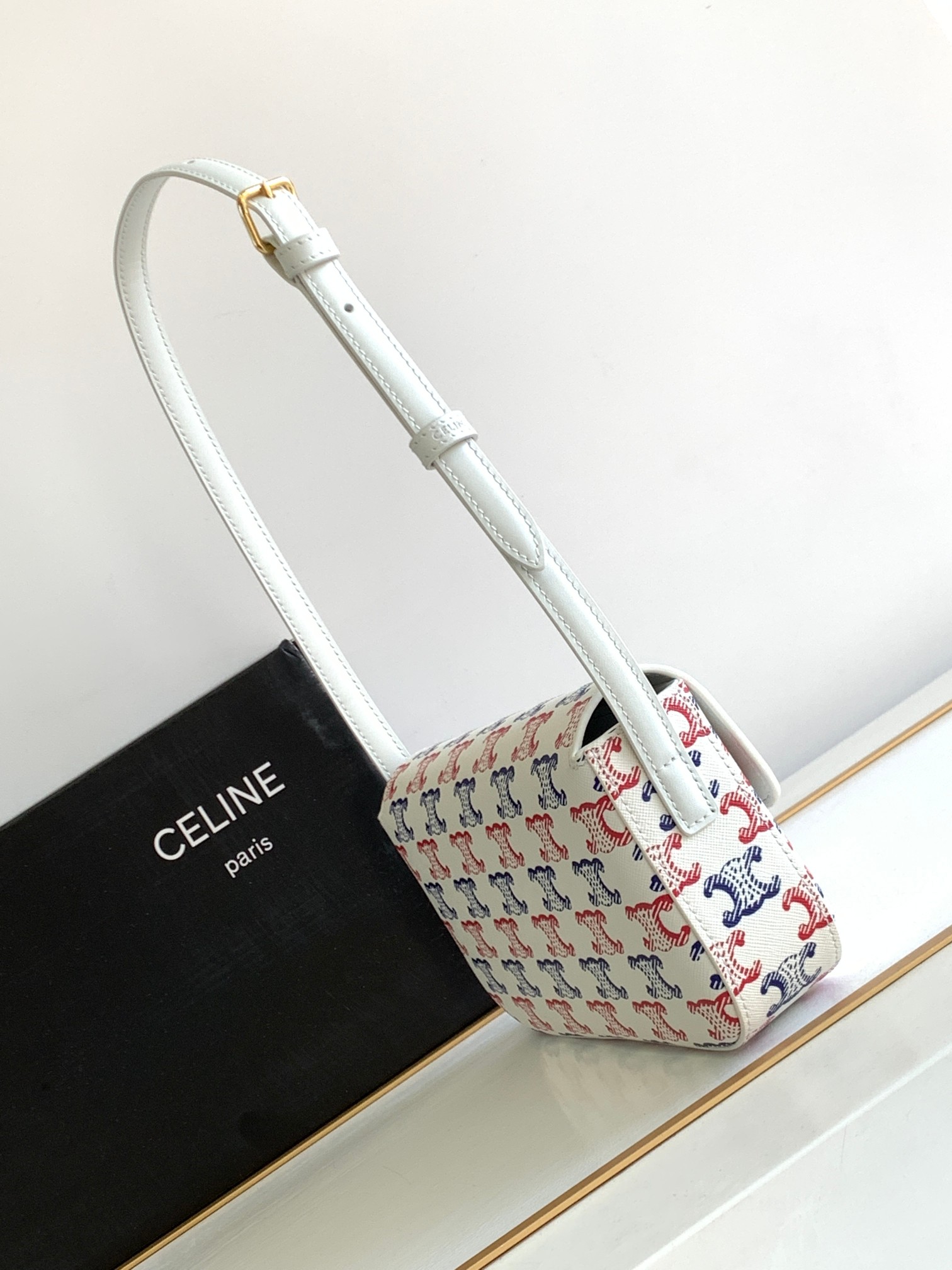 Ce**e shoulder bag triomphe