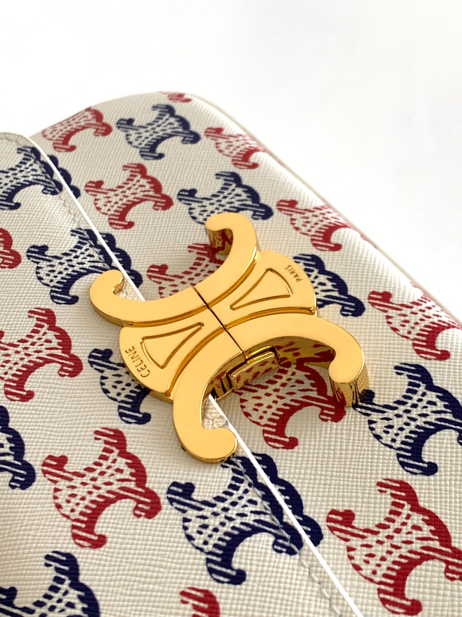 Ce**e shoulder bag triomphe