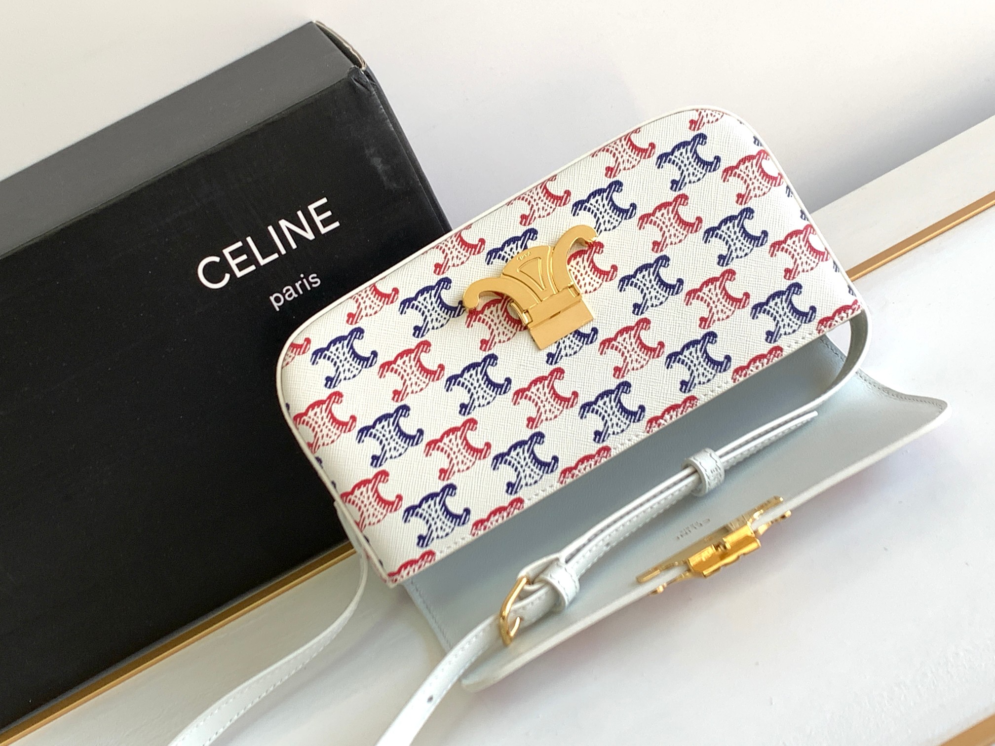 Ce**e shoulder bag triomphe