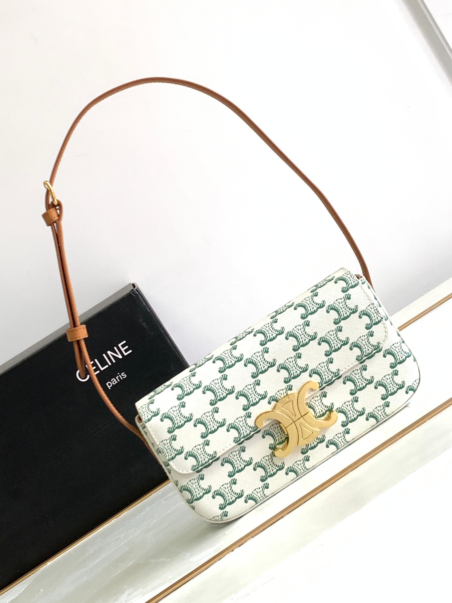 Ce**e shoulder bag triomphe