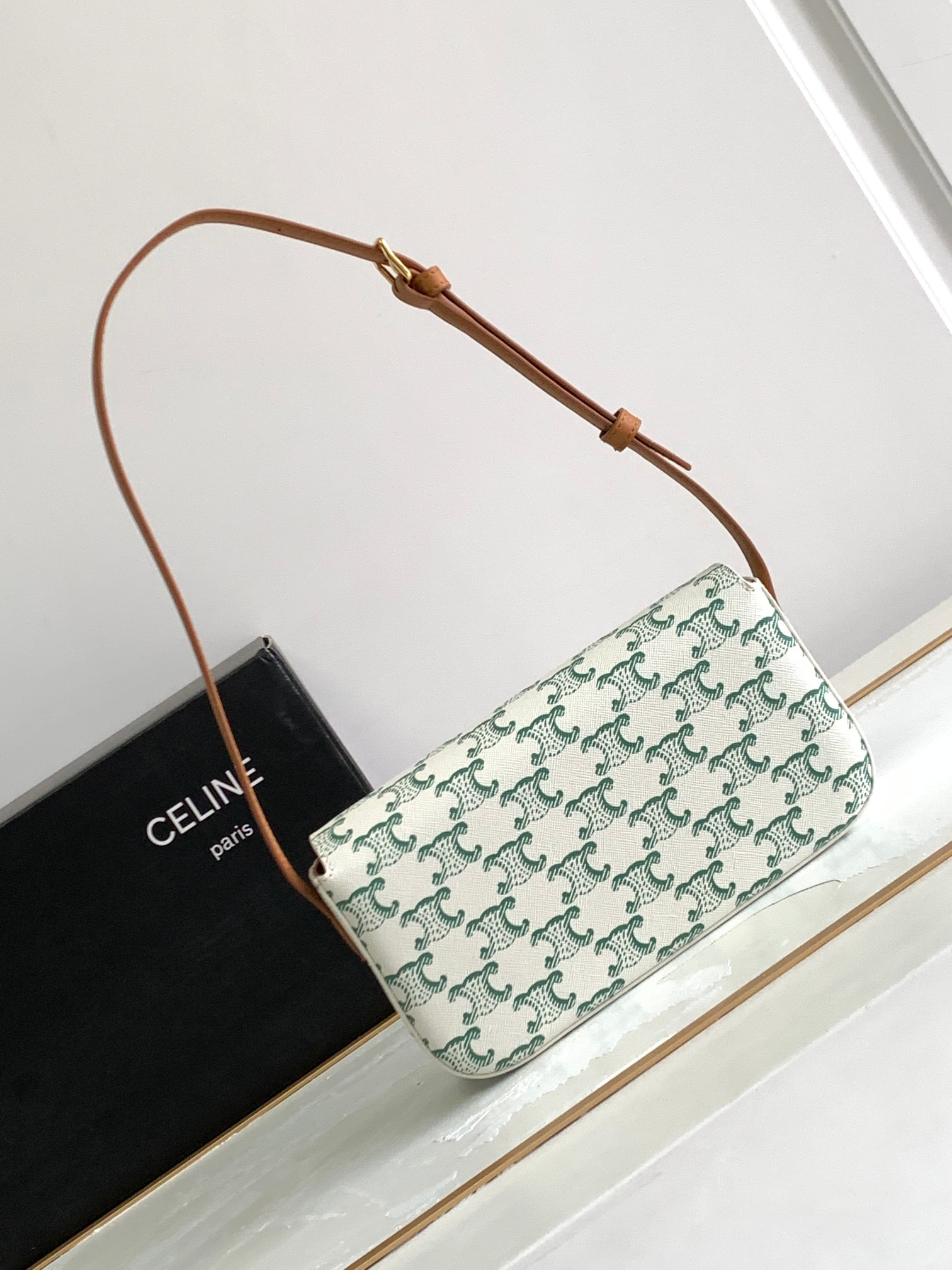 Ce**e shoulder bag triomphe