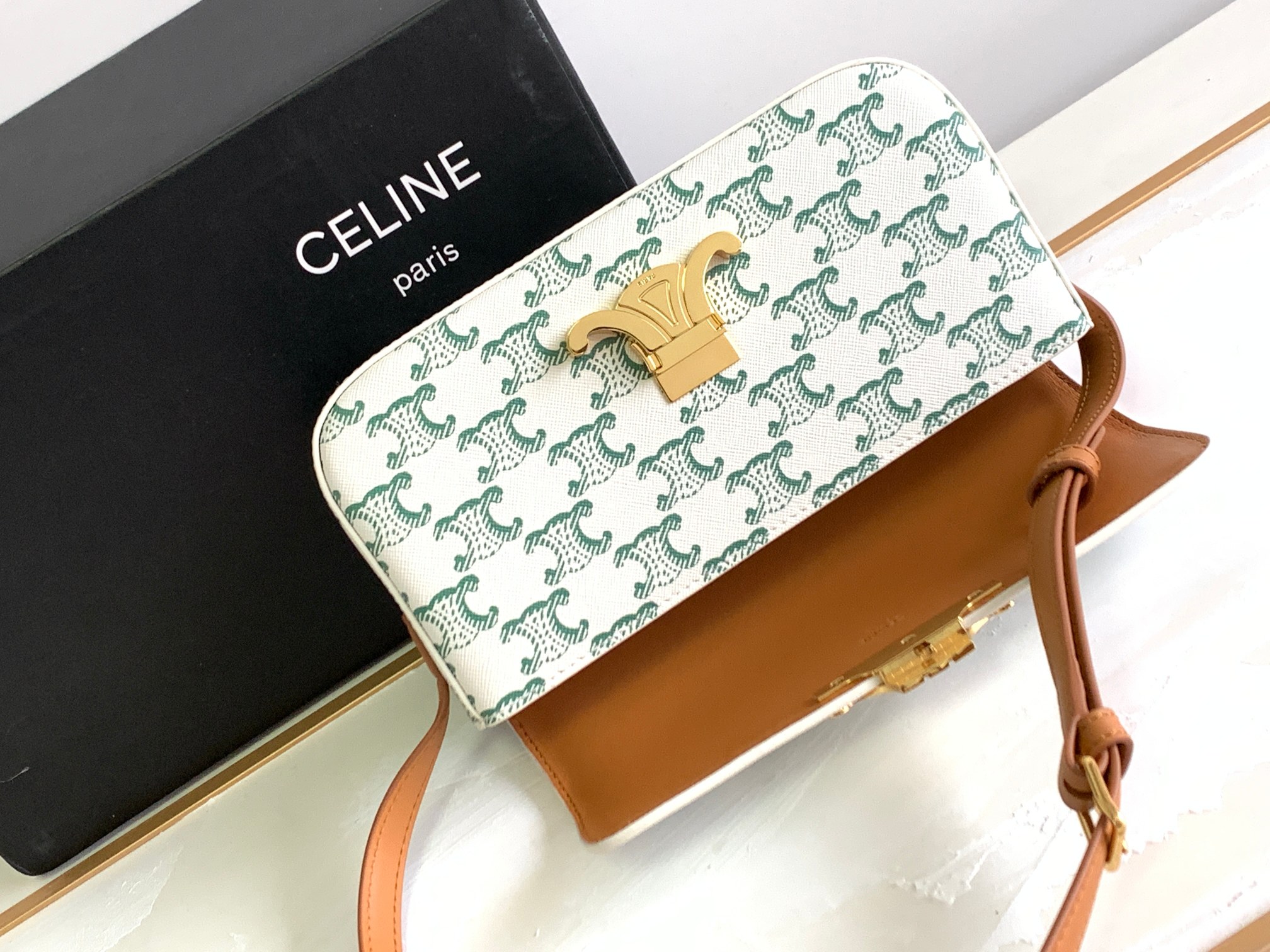 Ce**e shoulder bag triomphe