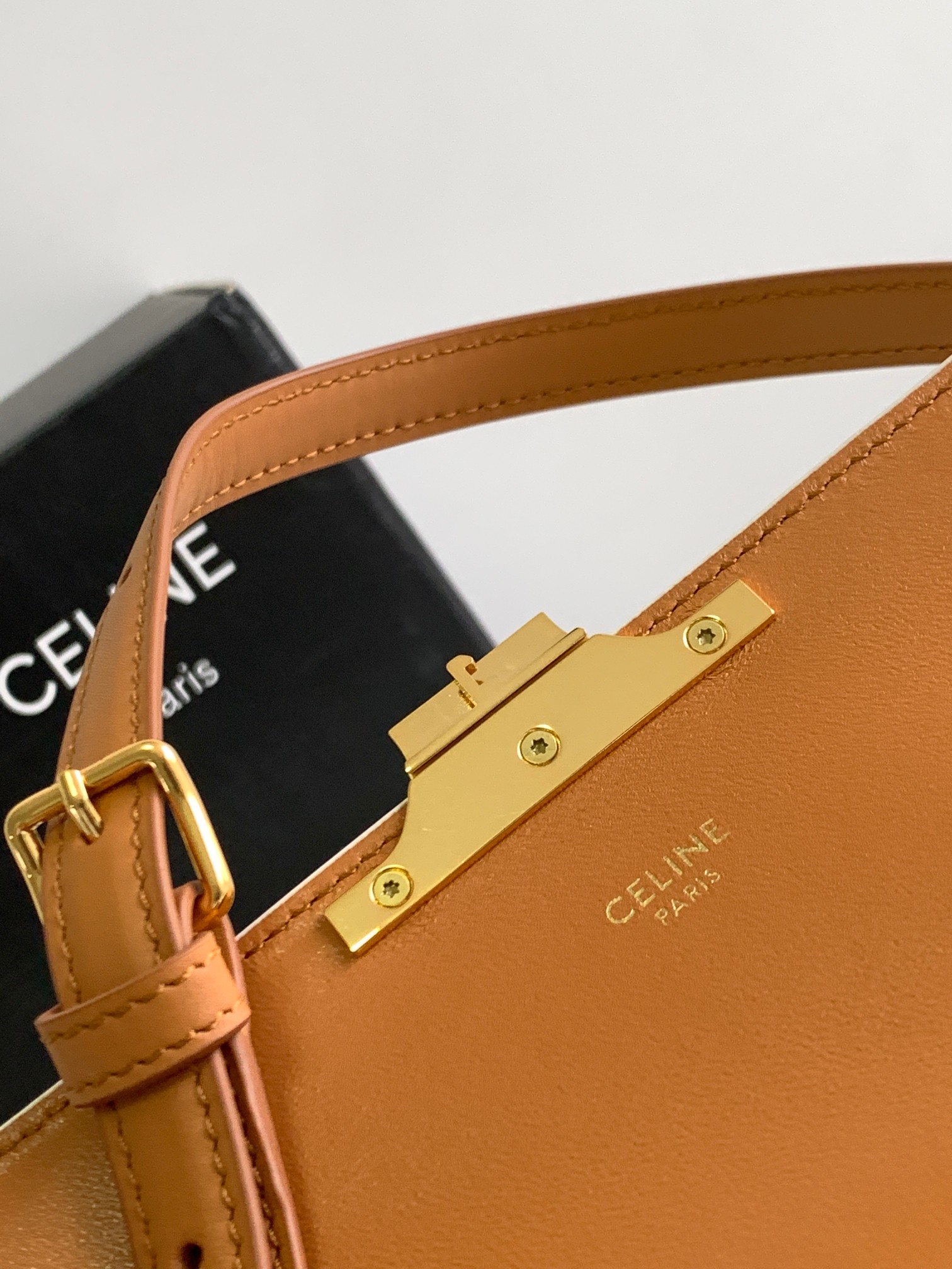 Ce**e shoulder bag triomphe
