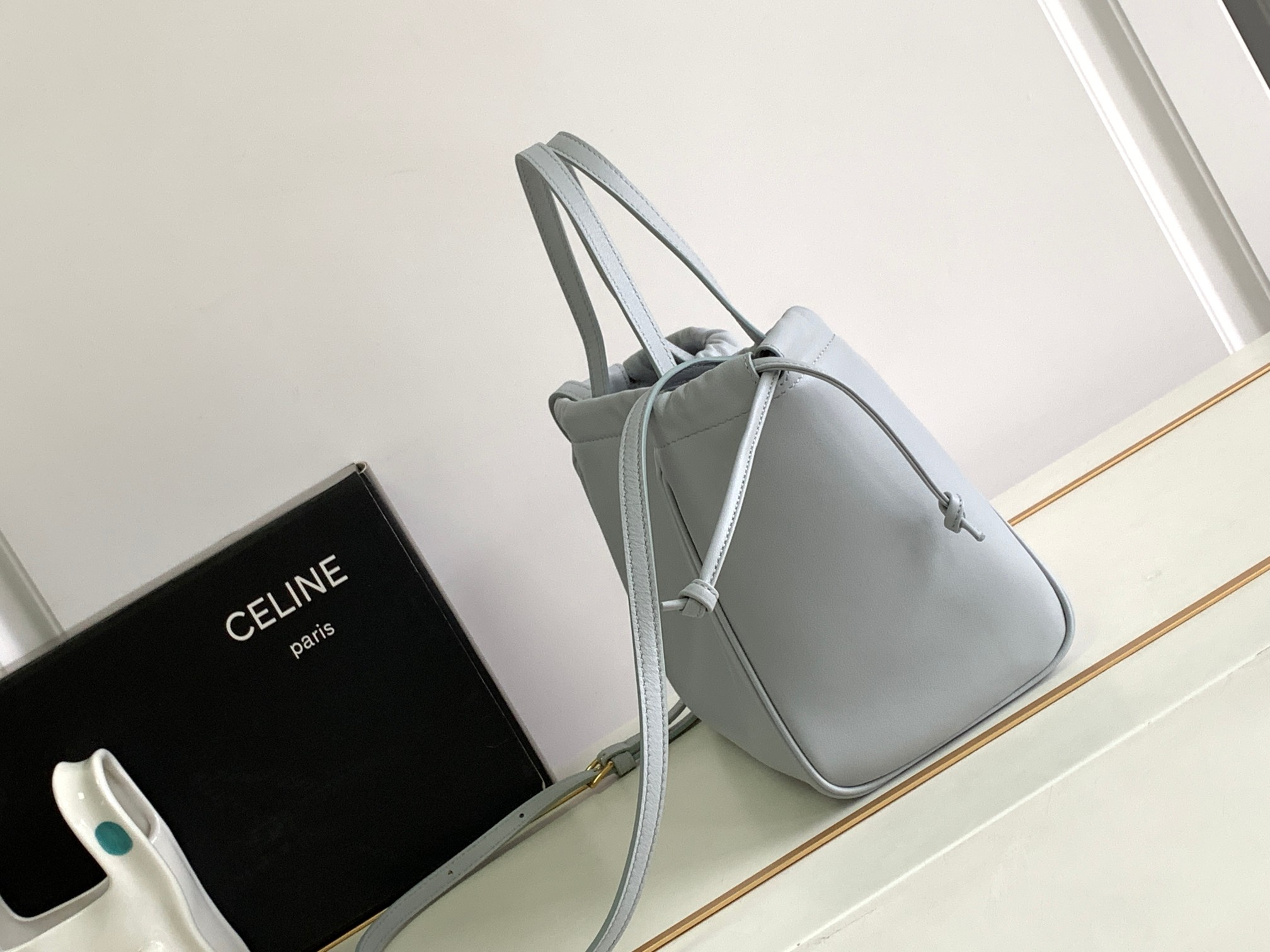 Ce**e small cabas drawstring cuir triomphe