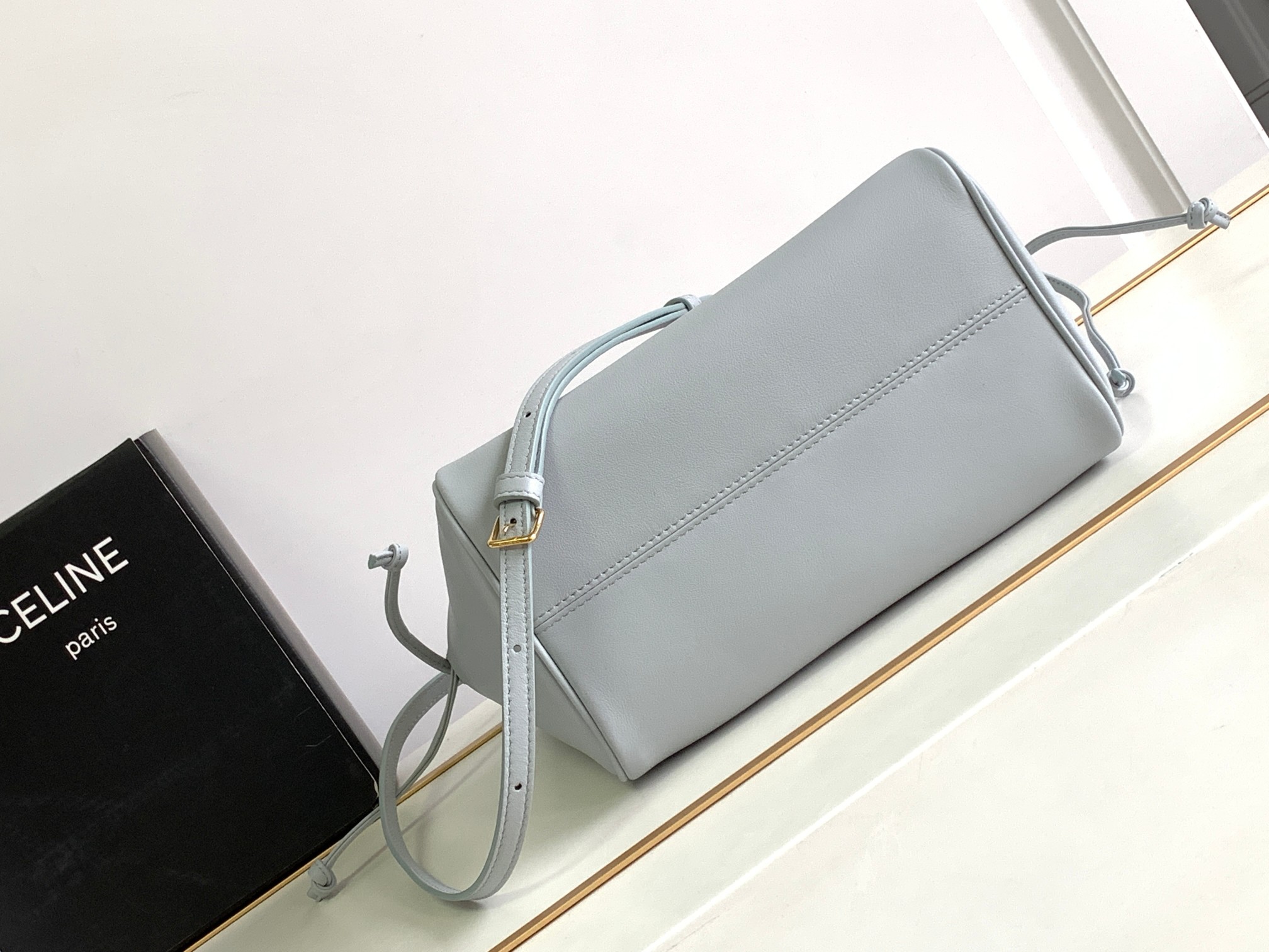 Ce**e small cabas drawstring cuir triomphe