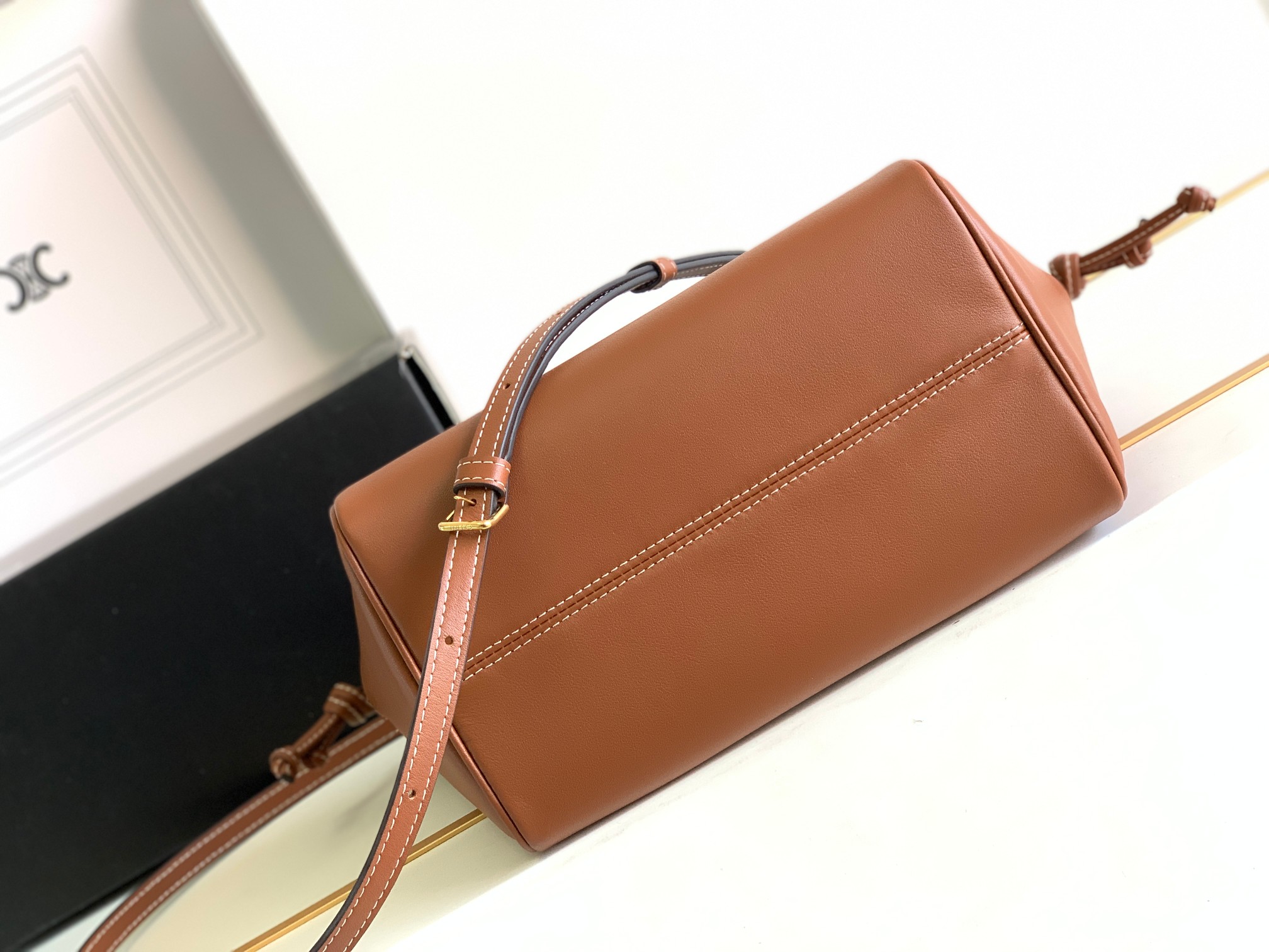 Ce**e small cabas drawstring cuir triomphe