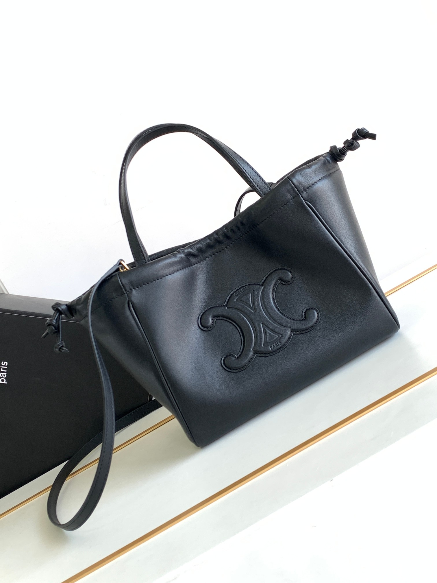 Ce**e small cabas drawstring cuir triomphe