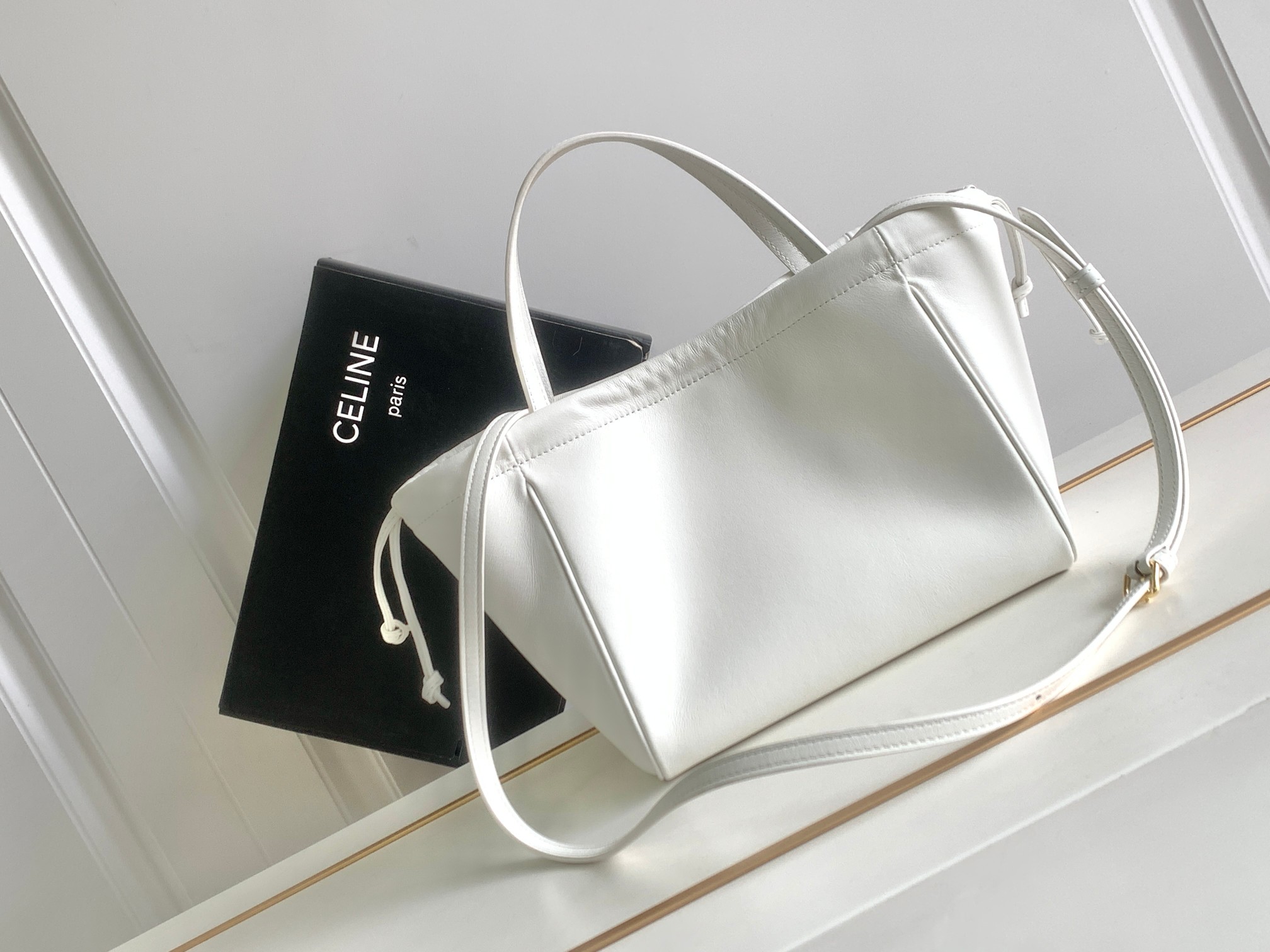 Ce**e small cabas drawstring cuir triomphe