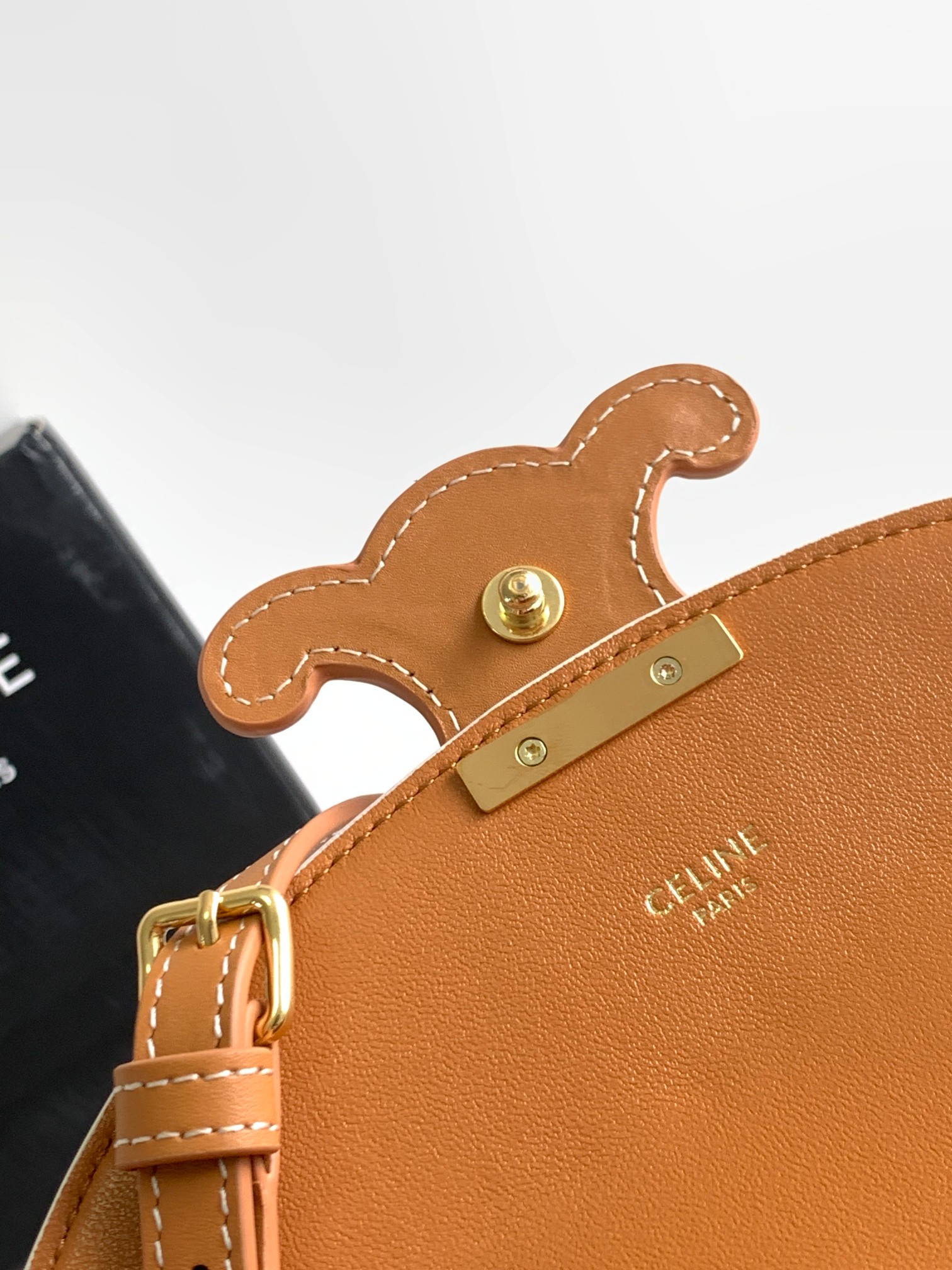 Ce**e besace cuir triomphe