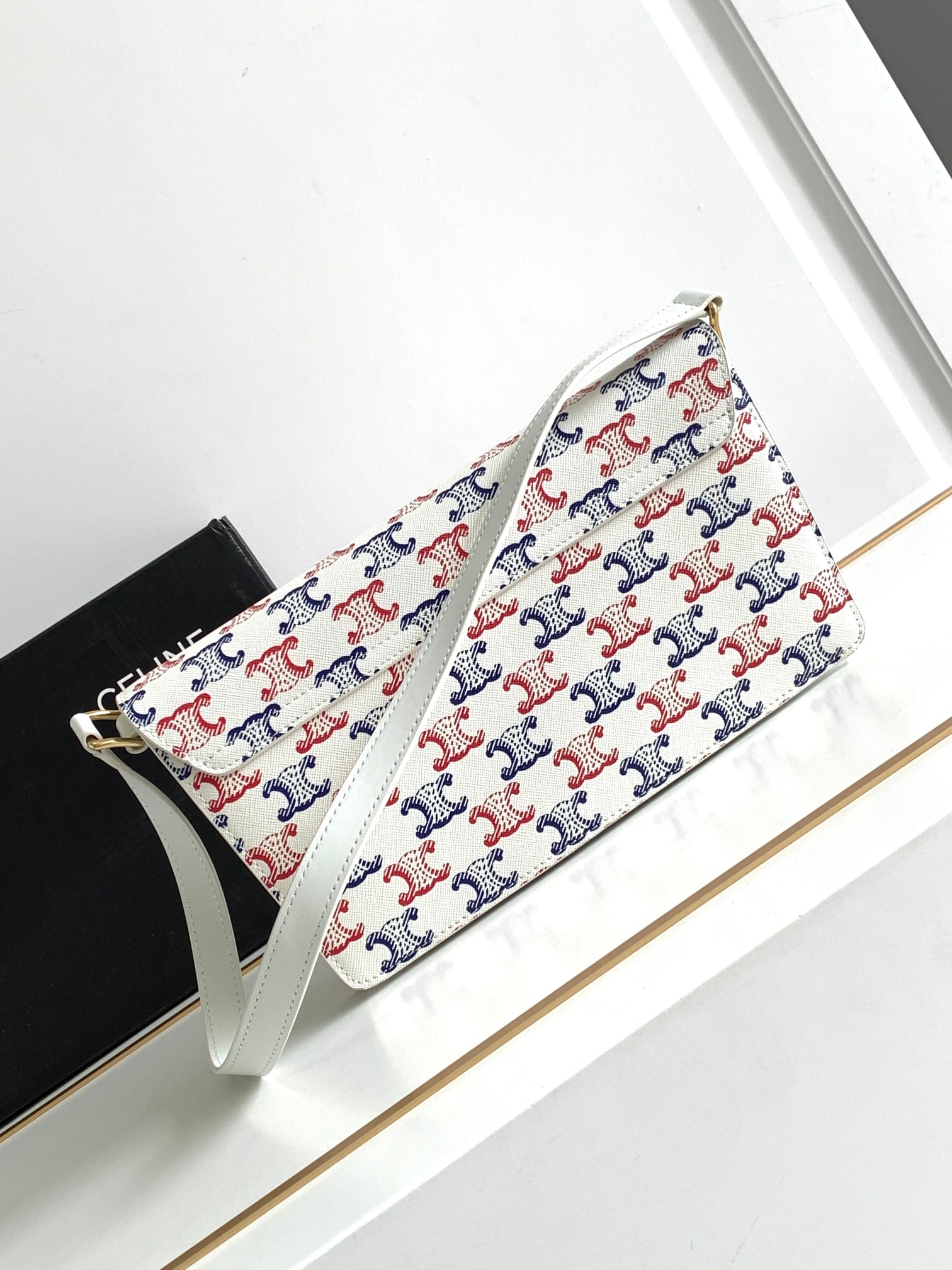 Ce**e trapeze triomphe bag