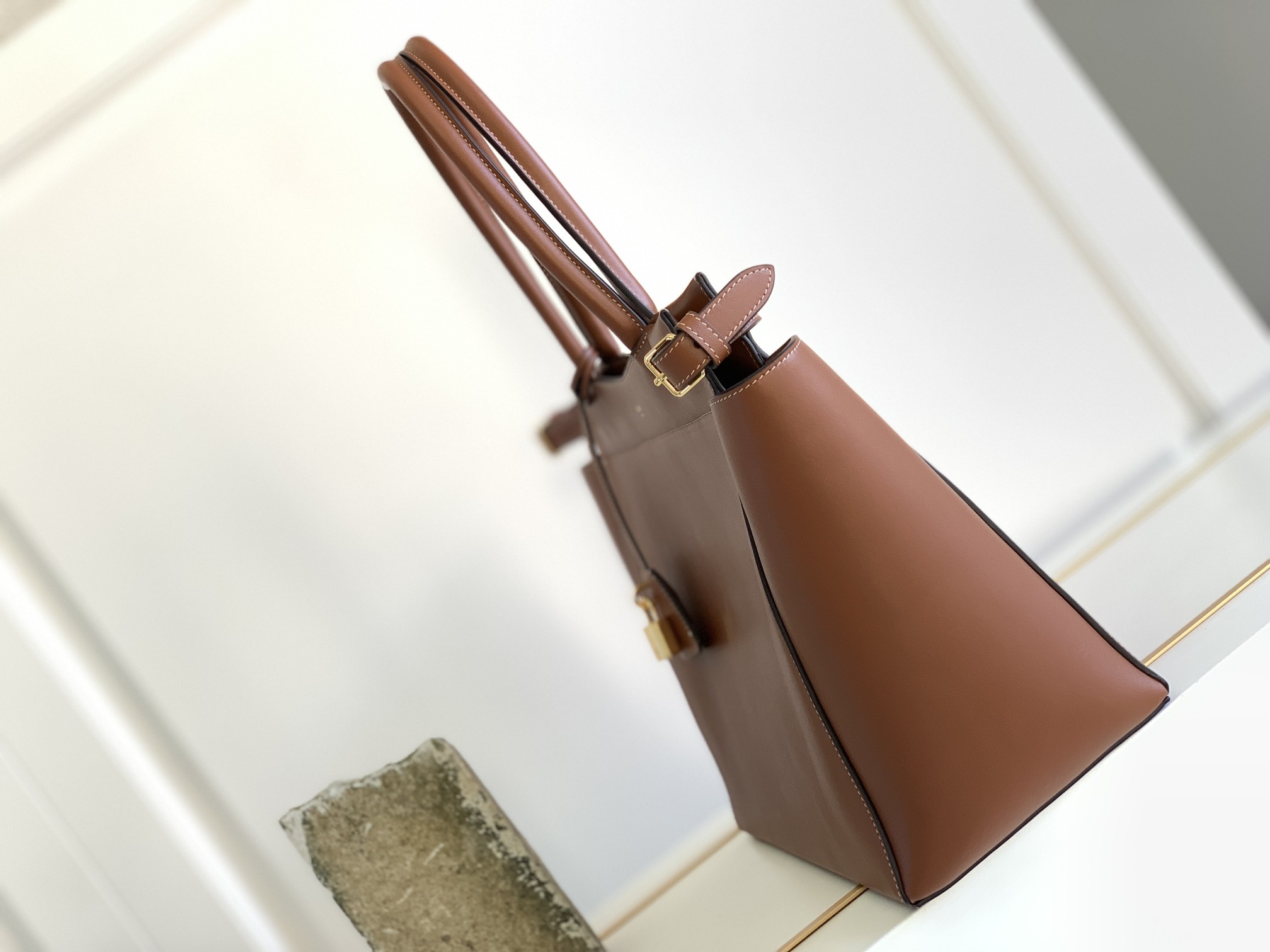 Ce**e bourgeois shopper