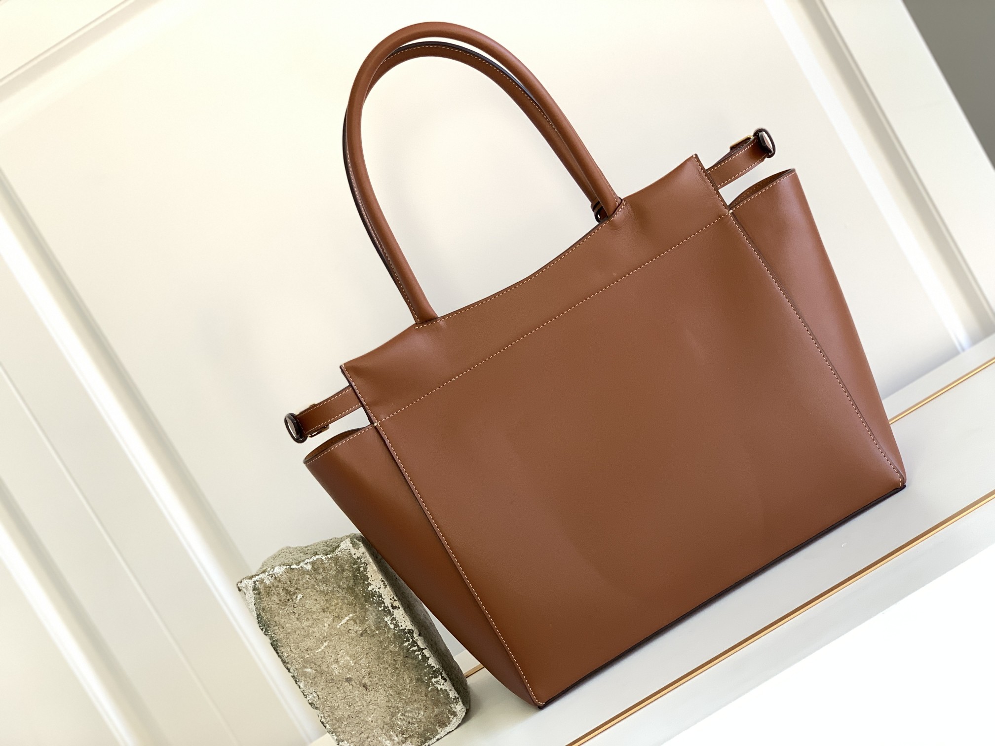 Ce**e bourgeois shopper