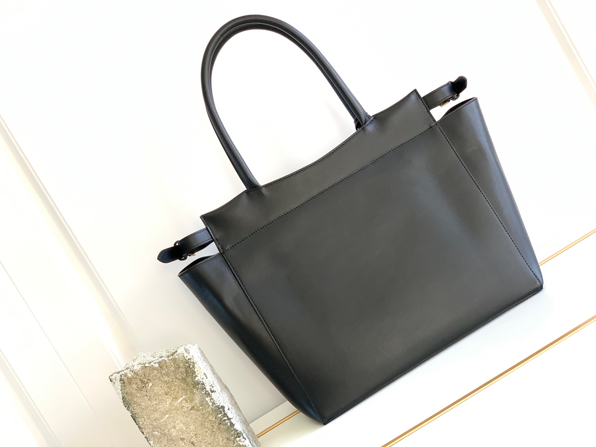 Ce**e bourgeois shopper