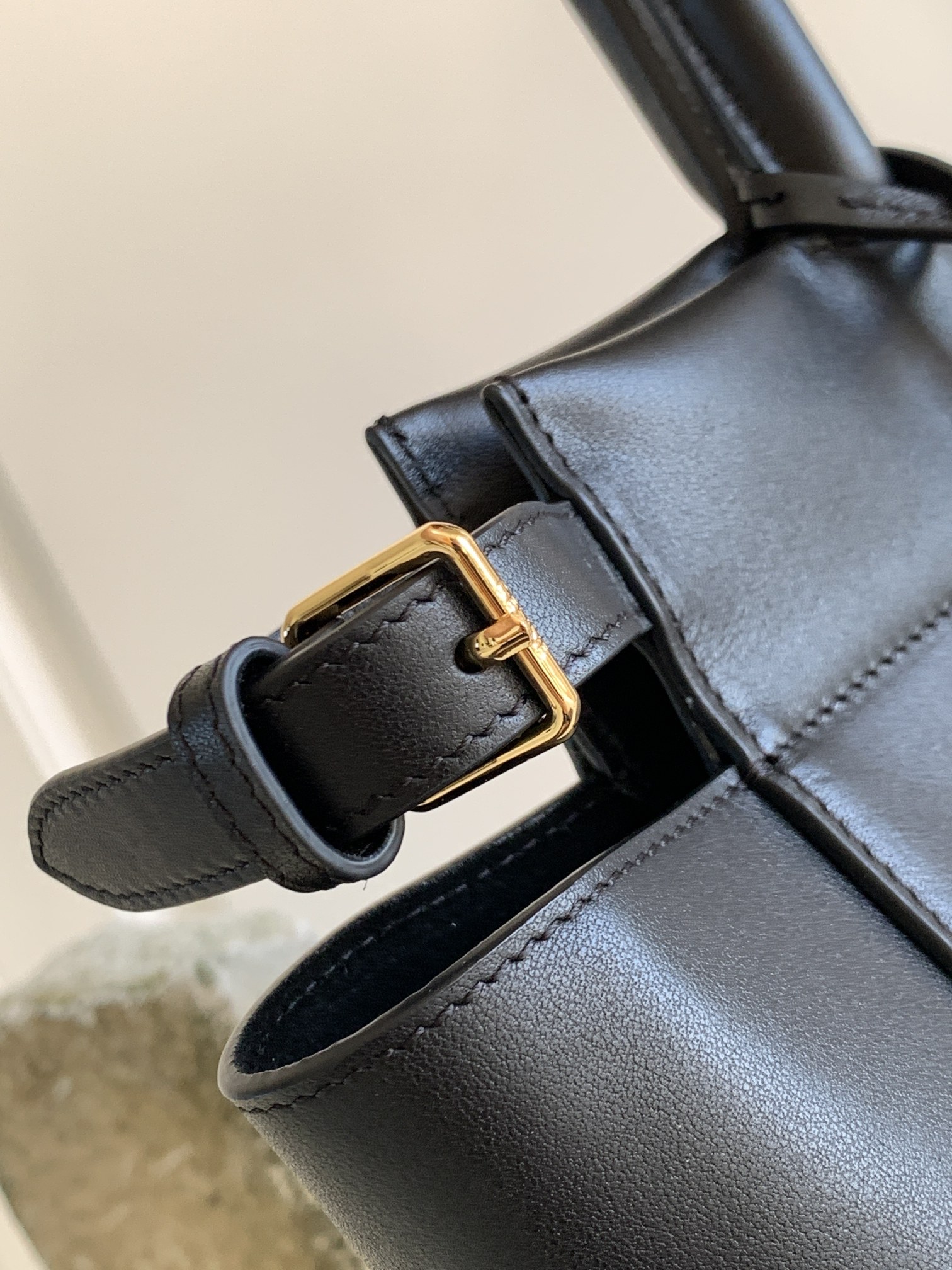 Ce**e bourgeois shopper