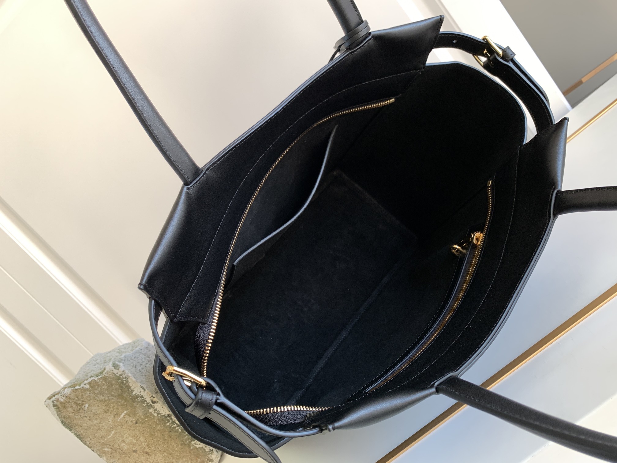 Ce**e bourgeois shopper