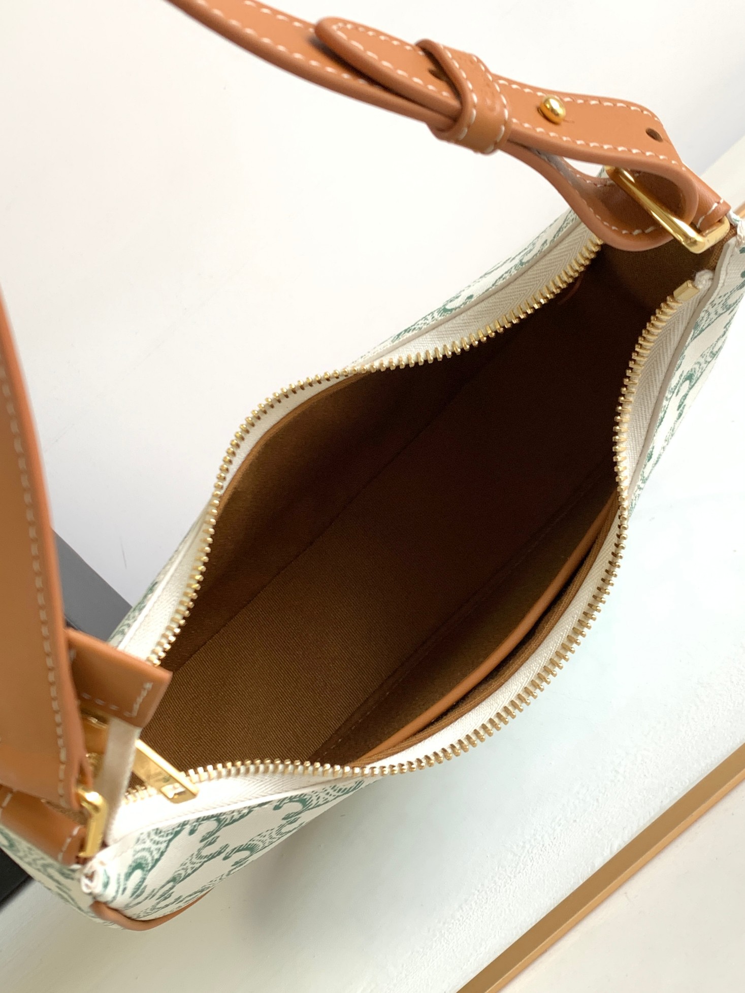 Ce**e ava bag