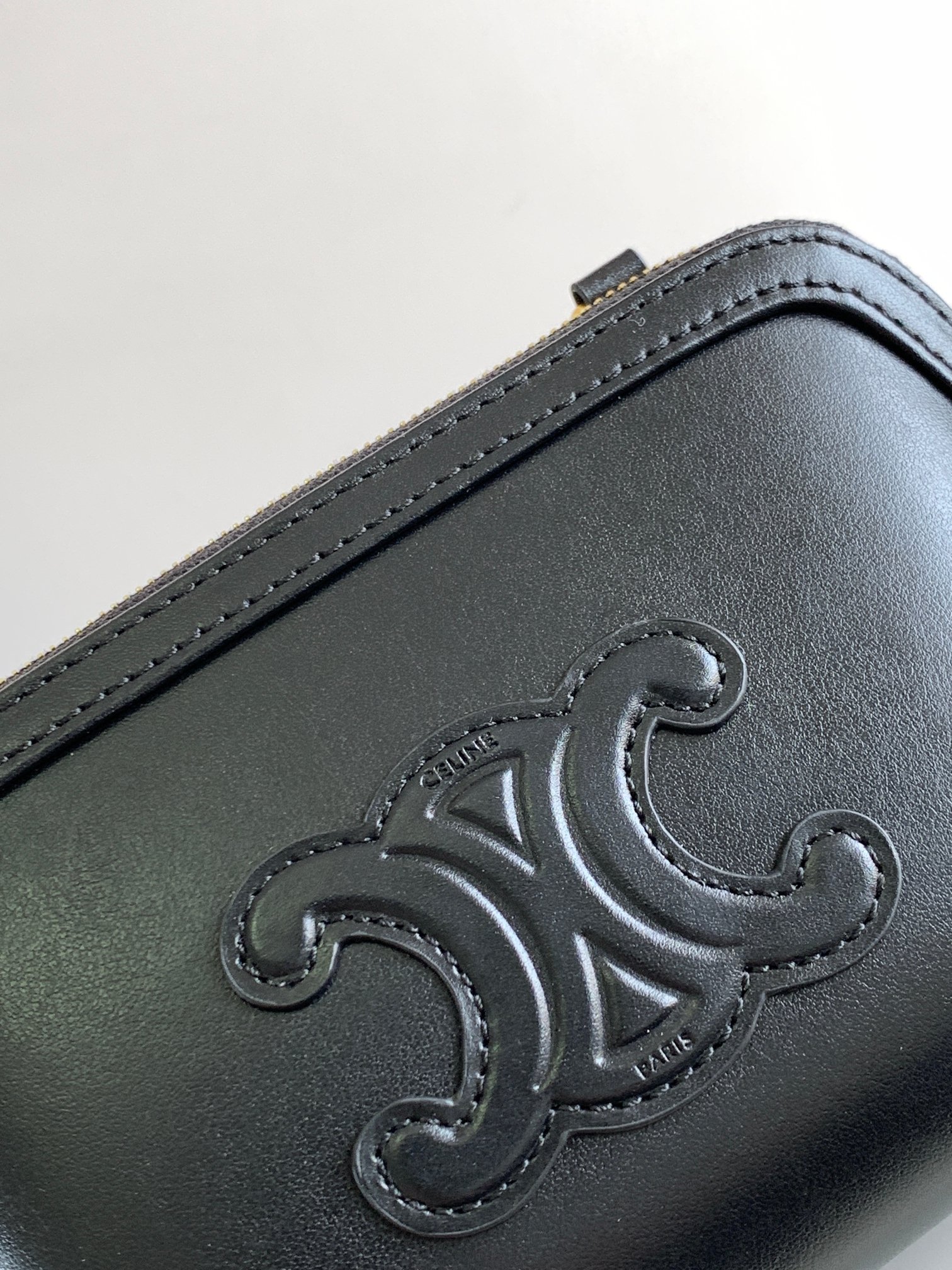 Ce**e clutch on chain cuir triomphe